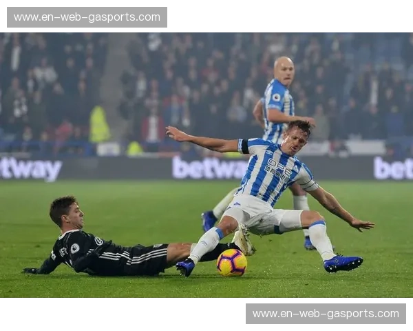 绿茵场上的尊严之战：哈德斯菲尔德VS雷丁，谁能在这场英伦博弈中扼住命运的咽喉？